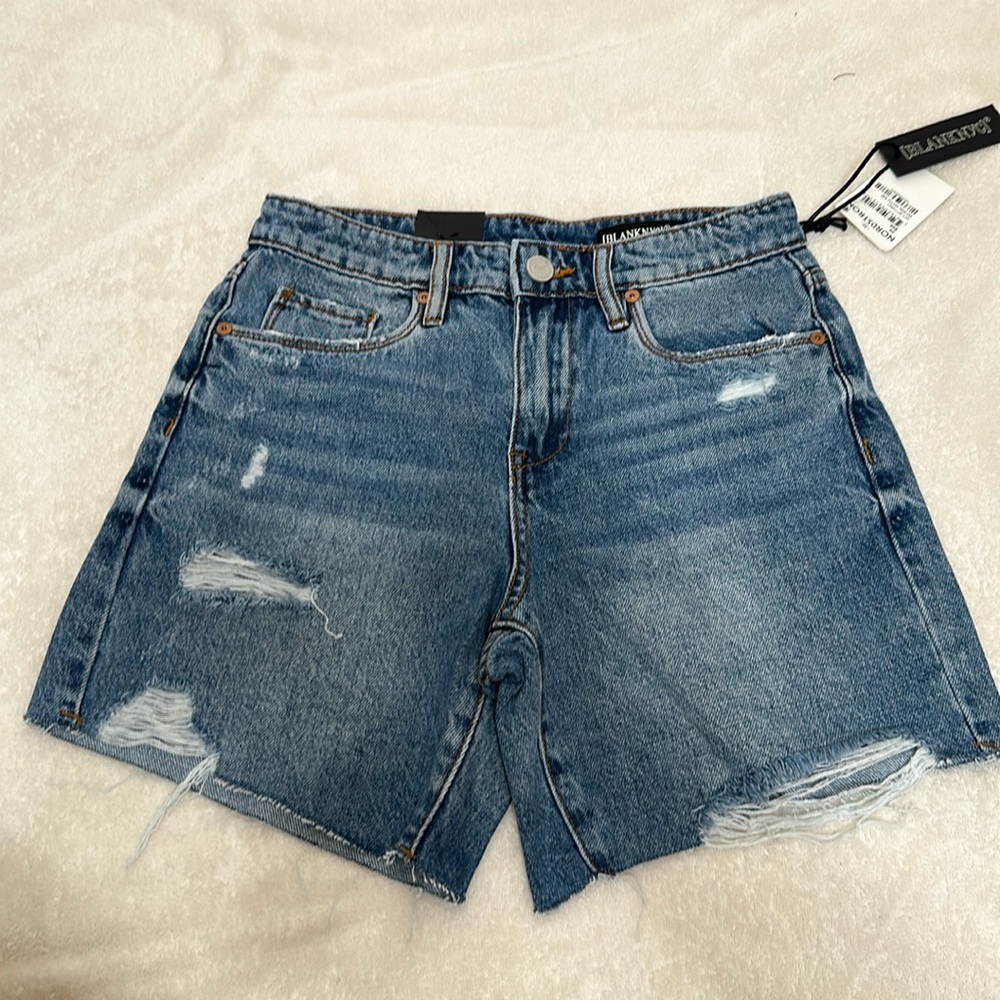 Blank NYC Work With Me High‎ Rise Distressed Cutoff Denim Shorts
Women's Sz 0/24